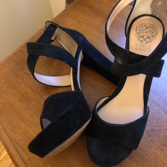 Black suede heels - Picture 2 of 3